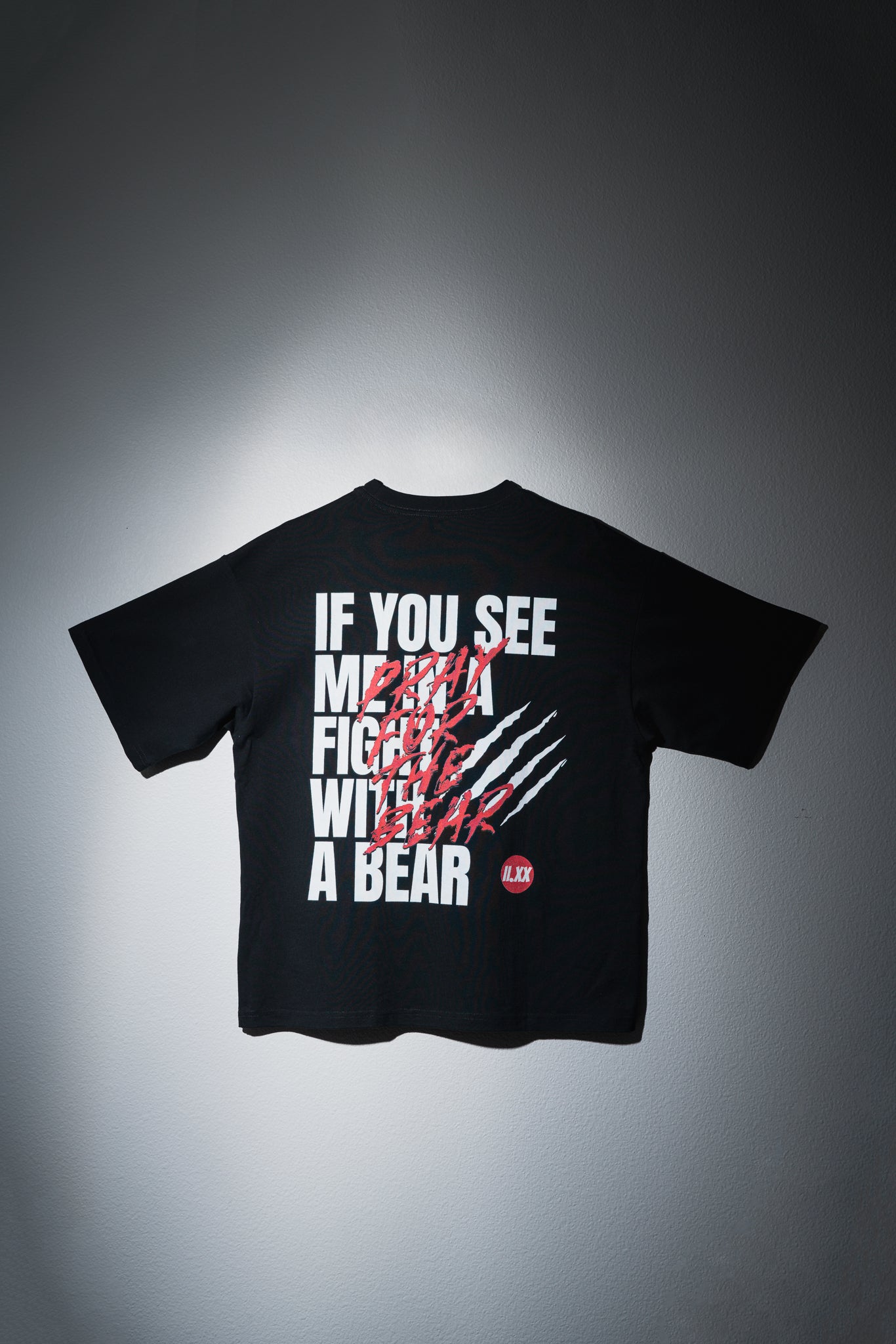 "BEAR FIGHT" TEE - BLACK